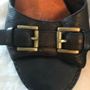 Aerosol sandals size 8 black leather with buckle
